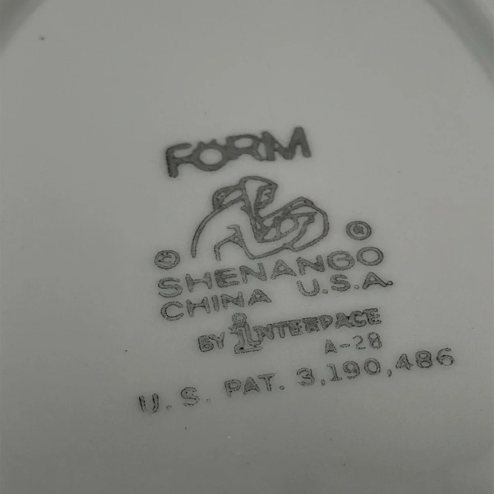 Form oval white ceramic soap dish